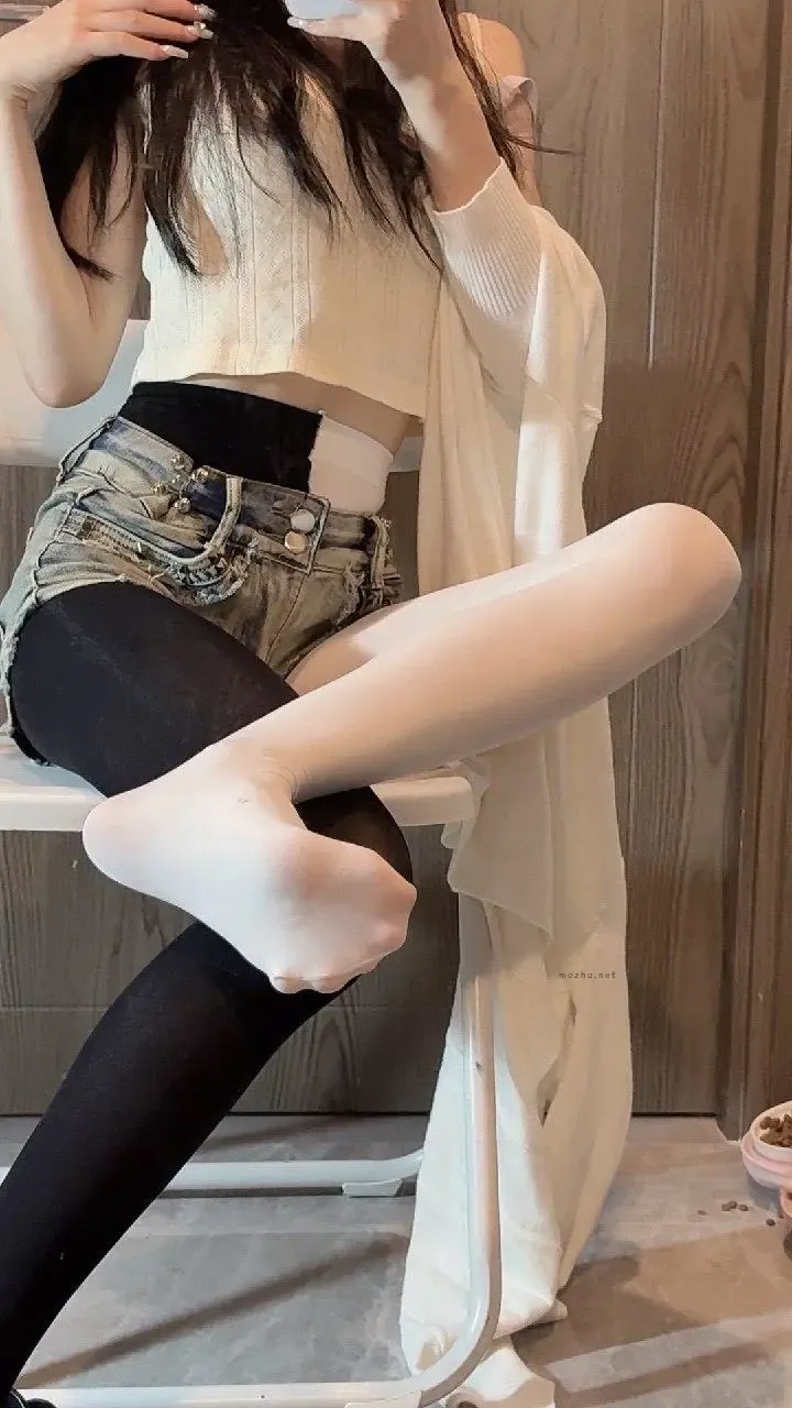 小甜酒子 – 黑丝＋白丝【9P】